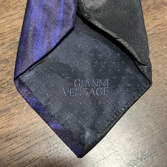 T-00: Gianni Versace Men’s tie